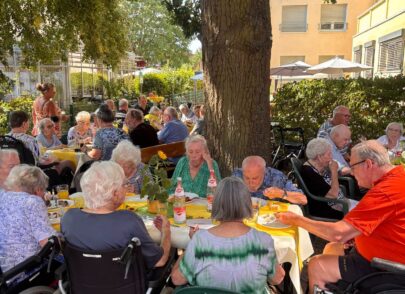 Gemütliches Beisammensein der Bewohner Gemütliches Beisammensein der Bewohner